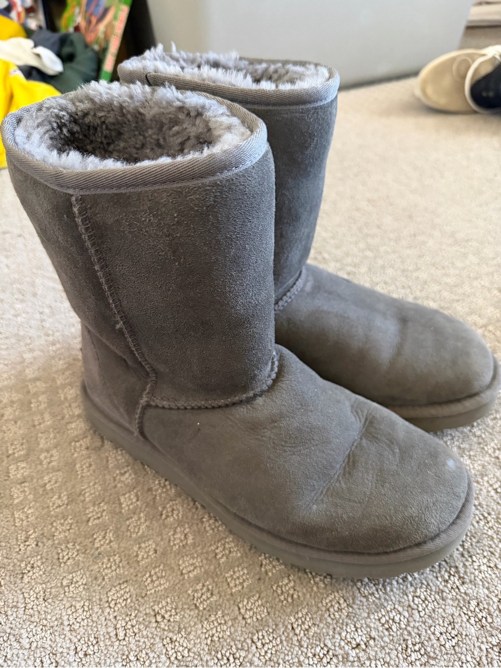 UGG Gray Short sz 8 - Picture 2 of 6